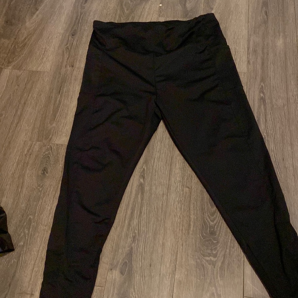 Women’s plus size active leggings